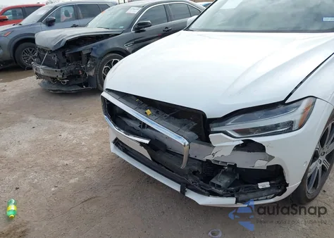 2021 Volvo Xc60 T6 Inscription z USA, uszkodzony, nr VIN YV4A22RL8M1721753